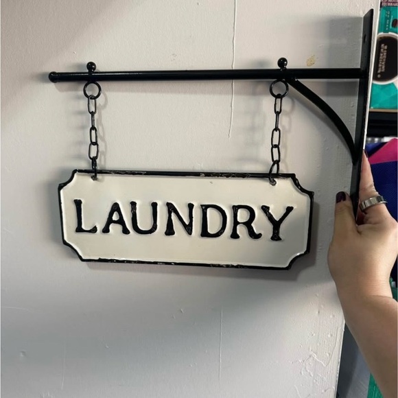 Rustic & Distressed Style Laundry Sign - Metal - Picture 3 of 3
